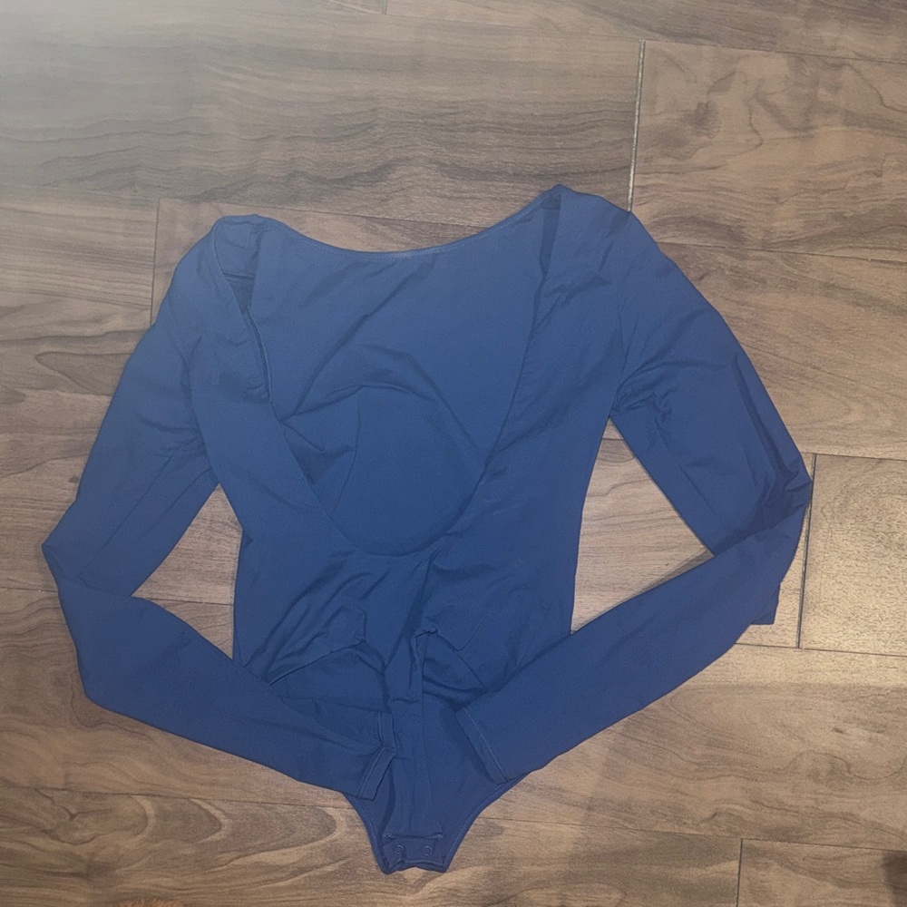 Skims NWOT Blue Long Sleeve Top - Picture 2 of 3